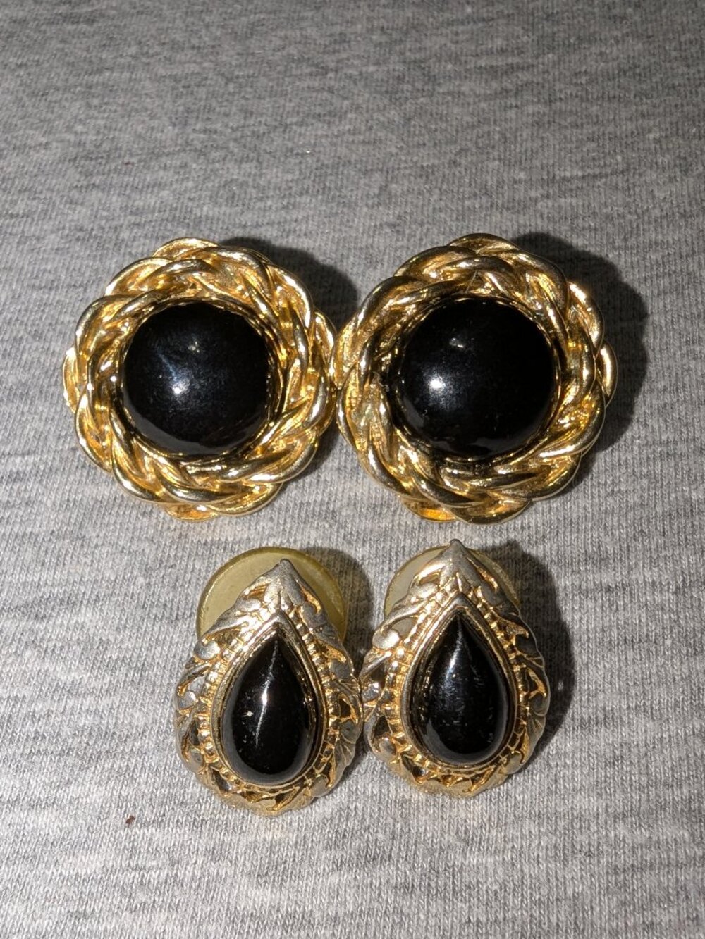 $3 with Bundle ~ Lot 2 Vintage Gold Tone Black Cabochon Stud Earrings 6930